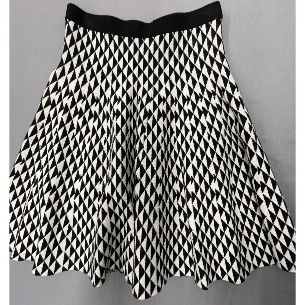 Carmen Marc Valvo Skirt S Black White Geo Short Flare Stretchy Career Casual Fun